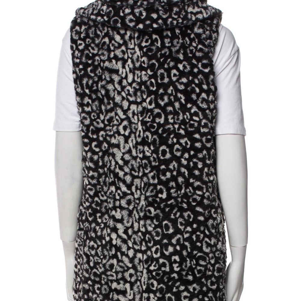 🖤🤍Alice + Olivia Very Soft Animal Print Vest🤍🖤 - Picture 3 of 3